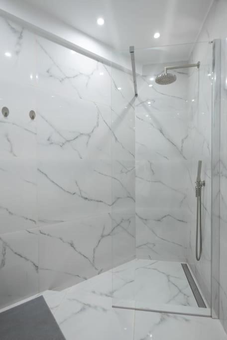 Large Comfy, Modern Studio 5 Min To Acropolis Athen Exterior foto